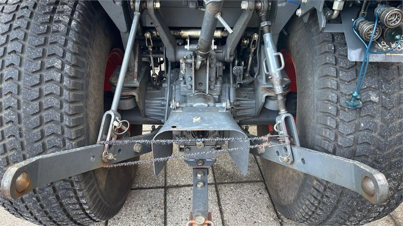 Kubota STW37 Kompakttraktor - Komunalinis traktorius: foto 4 Kubota STW37 Kompakttraktor - Komunalinis traktorius: foto 4