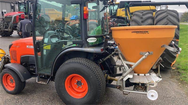 Kubota STW37 Kompakttraktor - Komunalinis traktorius: foto 3 Kubota STW37 Kompakttraktor - Komunalinis traktorius: foto 3