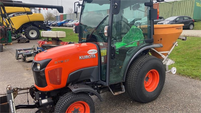 Kubota STW37 Kompakttraktor - Komunalinis traktorius: foto 1 Kubota STW37 Kompakttraktor - Komunalinis traktorius: foto 1