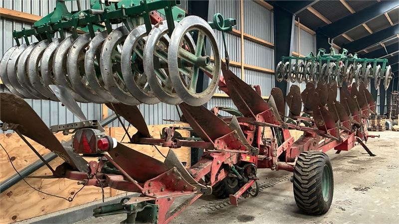 Kverneland PW100 Variomat 8 furet Med IP-pakker - Plūgas: foto 2 Kverneland PW100 Variomat 8 furet Med IP-pakker - Plūgas: foto 2