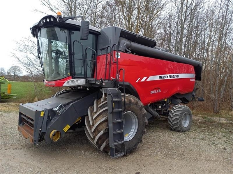 Massey Ferguson 9380 DELTA 35 fods Powerflow - Derliaus nuėmimo kombainas: foto 1 Massey Ferguson 9380 DELTA 35 fods Powerflow - Derliaus nuėmimo kombainas: foto 1