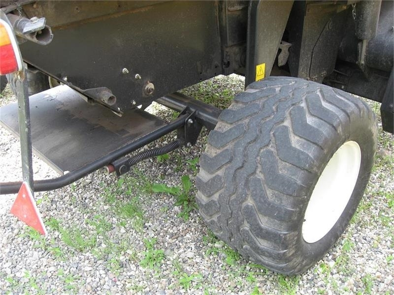 New Holland BR7070 med SUPER FEED - Ruloninis presas: foto 4 New Holland BR7070 med SUPER FEED - Ruloninis presas: foto 4