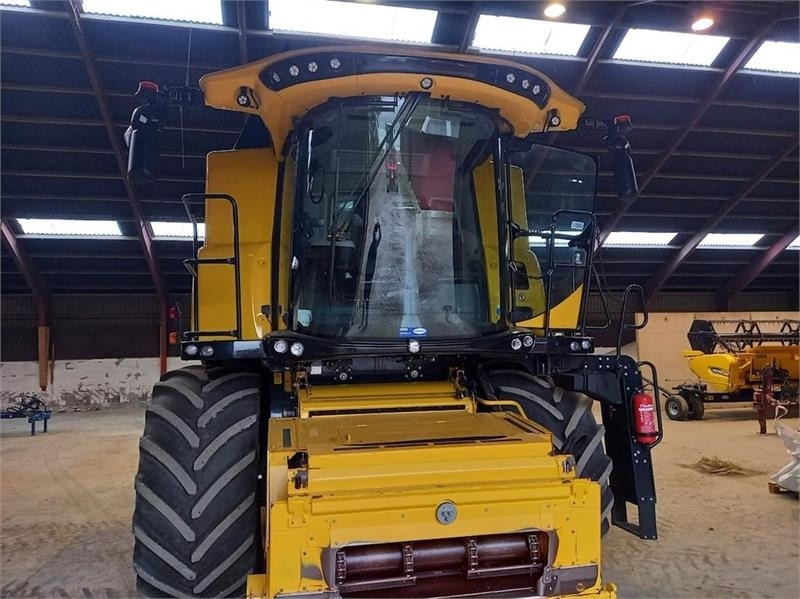 New Holland CR9.80 - Derliaus nuėmimo kombainas: foto 3 New Holland CR9.80 - Derliaus nuėmimo kombainas: foto 3