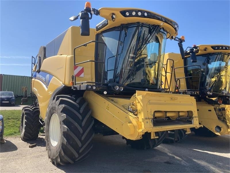 New Holland CX 8.70 SLH - Derliaus nuėmimo kombainas: foto 1 New Holland CX 8.70 SLH - Derliaus nuėmimo kombainas: foto 1