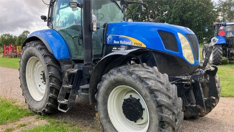 New Holland T7030 - Traktorius: foto 4 New Holland T7030 - Traktorius: foto 4
