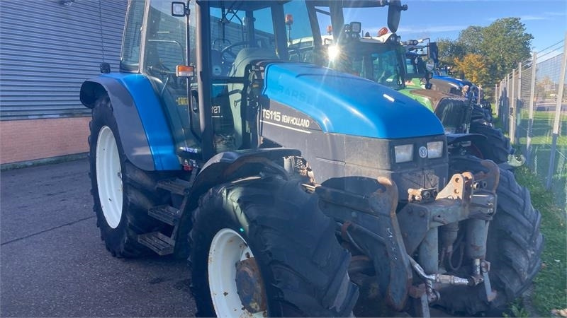 New Holland TS115 - Traktorius: foto 1 New Holland TS115 - Traktorius: foto 1