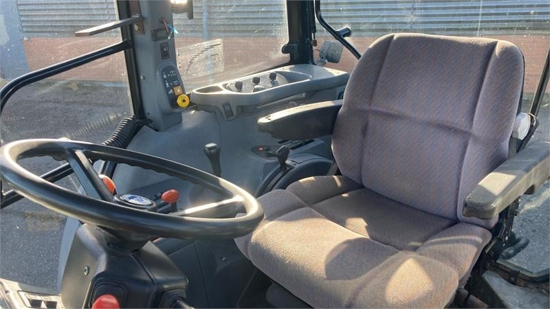 New Holland TS115 - Traktorius: foto 5 New Holland TS115 - Traktorius: foto 5