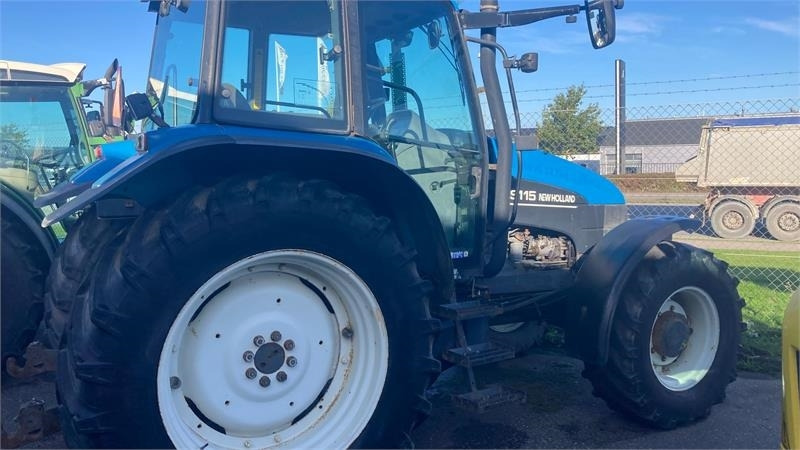 New Holland TS115 - Traktorius: foto 2 New Holland TS115 - Traktorius: foto 2