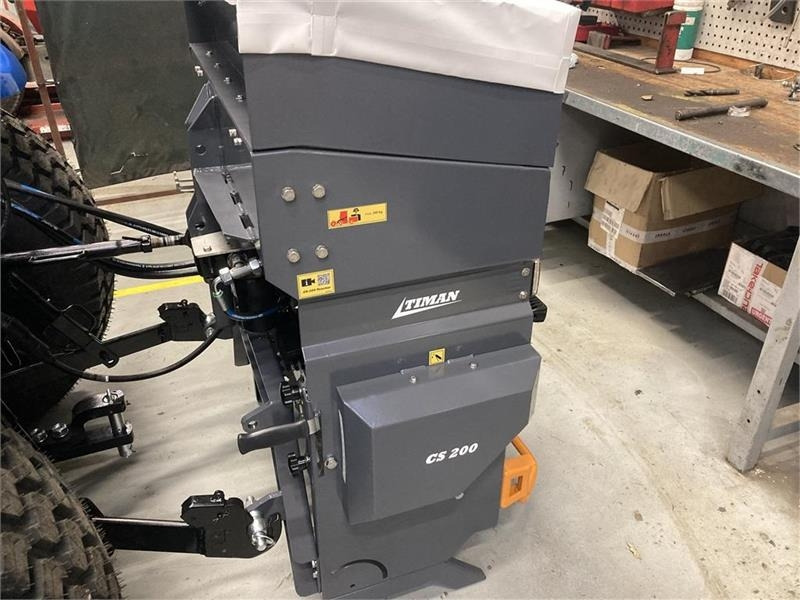 Timan CS-200 Combispreder 300 liter til traktor  - Smėlio/ Druskos barstytuvas - Komunalinė/ Specializuota technika: foto 2 Timan CS-200 Combispreder 300 liter til traktor  - Smėlio/ Druskos barstytuvas - Komunalinė/ Specializuota technika: foto 2