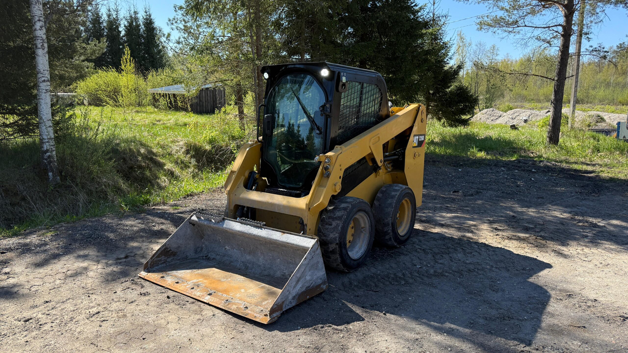 CAT 226D - Mini krautuvas: foto 1 CAT 226D - Mini krautuvas: foto 1
