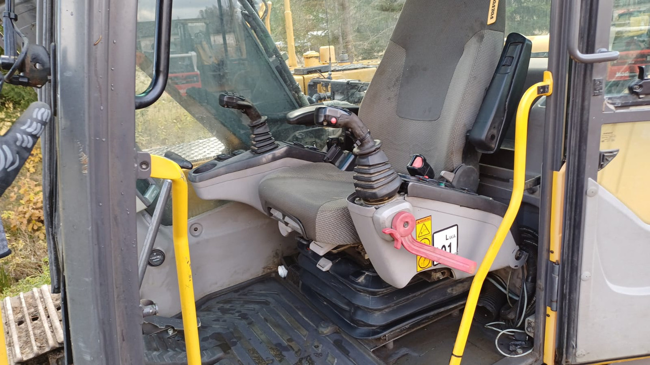 Vikšrinis ekskavatorius VOLVO EC180CL: foto 11