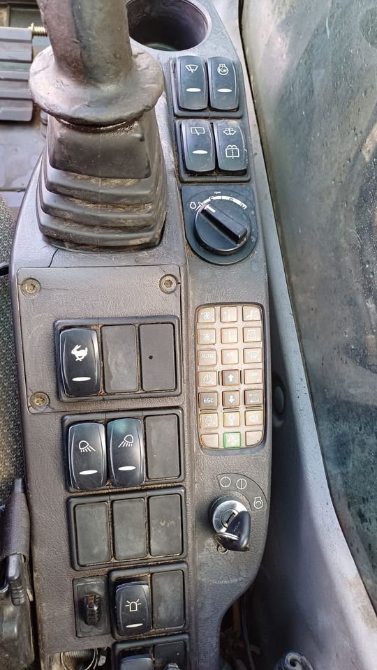 Vikšrinis ekskavatorius VOLVO EC180CL: foto 13
