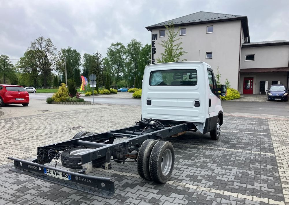 Iveco DAILY 35C13 ramo do zabudowy kiper wywrotka - Važiuoklės sunkvežimis: foto 3 Iveco DAILY 35C13 ramo do zabudowy kiper wywrotka - Važiuoklės sunkvežimis: foto 3