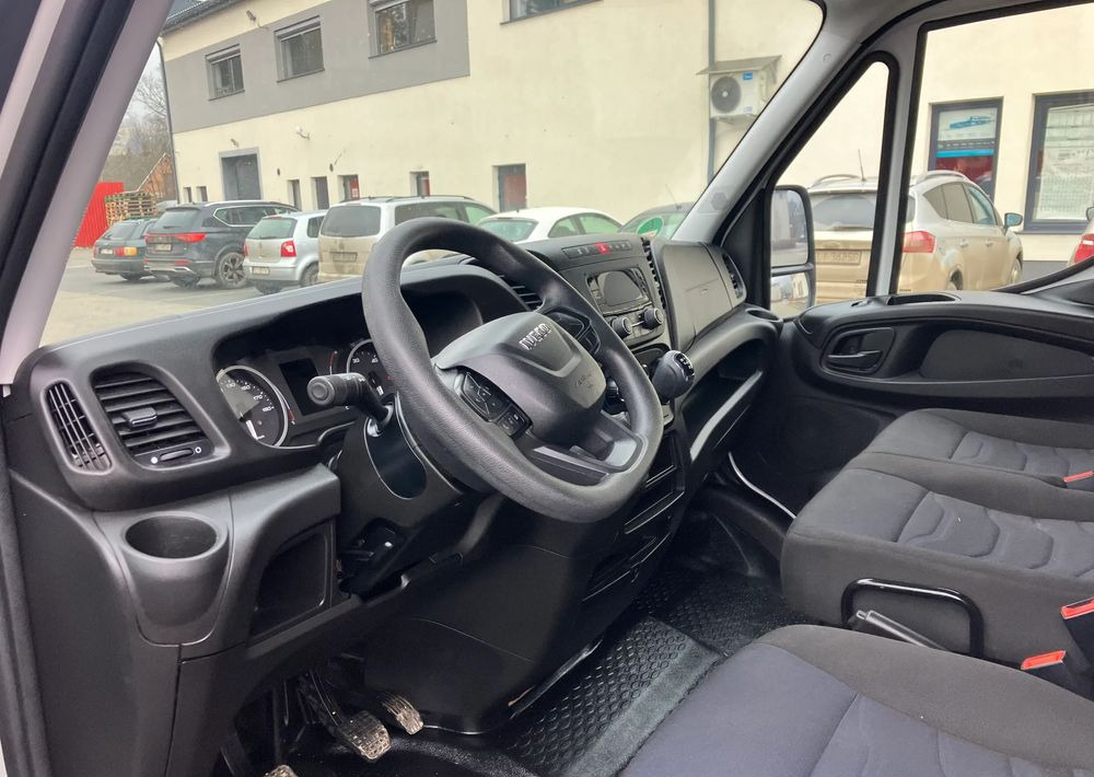 Iveco DAILY 35C16 kontener kurierka winda STAN PERFEKCYJNY - Furgonas su krovinių dėže: foto 5 Iveco DAILY 35C16 kontener kurierka winda STAN PERFEKCYJNY - Furgonas su krovinių dėže: foto 5