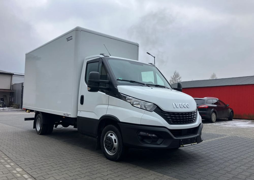 Iveco DAILY 35C16 kontener kurierka winda STAN PERFEKCYJNY - Furgonas su krovinių dėže: foto 2 Iveco DAILY 35C16 kontener kurierka winda STAN PERFEKCYJNY - Furgonas su krovinių dėže: foto 2