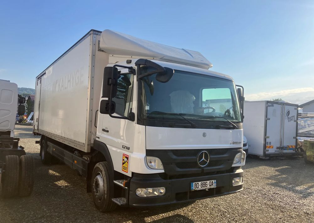 Mercedes-Benz Atego 1218  kurierka kontener - Furgonas sunkvežimis: foto 1 Mercedes-Benz Atego 1218  kurierka kontener - Furgonas sunkvežimis: foto 1