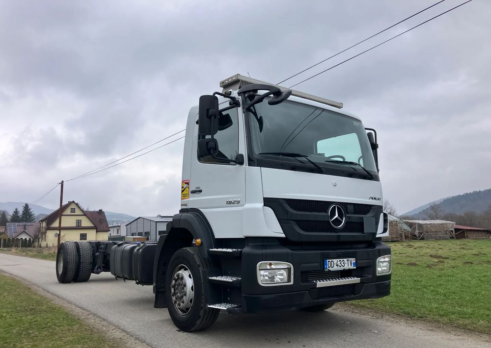 Mercedes-Benz Mercedes Axor 1829 Rama do zabudowy kiper beczka hakowiec laweta - Važiuoklės sunkvežimis: foto 1 Mercedes-Benz Mercedes Axor 1829 Rama do zabudowy kiper beczka hakowiec laweta - Važiuoklės sunkvežimis: foto 1