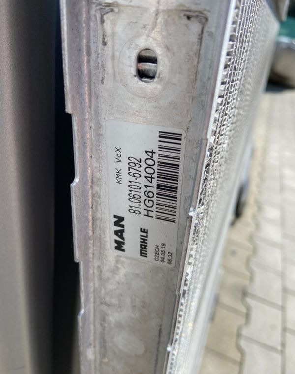 Chłodnica wody MAN TGX euro 6 - Radiatorius - Lengvasis automobilis: foto 3 Chłodnica wody MAN TGX euro 6 - Radiatorius - Lengvasis automobilis: foto 3
