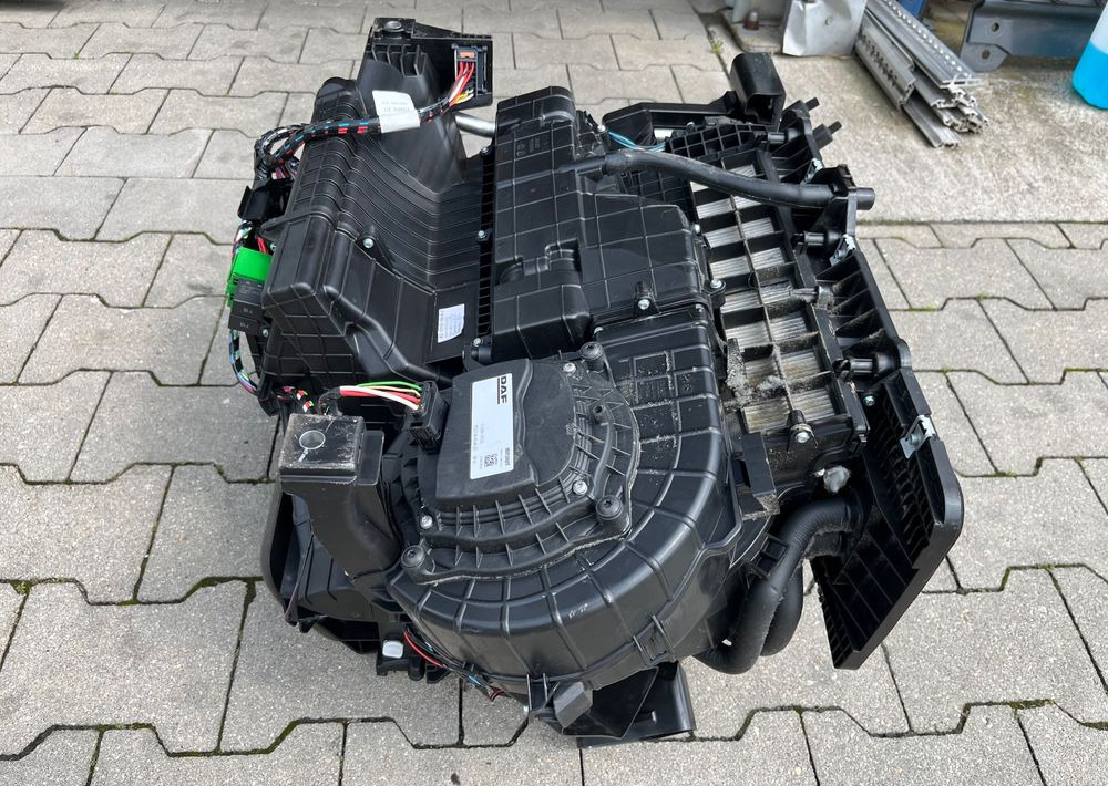 Nagrzewnica DAF XF 106 euro 6 lift dmuchawa - Šildymas/ Ventiliacija - Sunkvežimis: foto 4 Nagrzewnica DAF XF 106 euro 6 lift dmuchawa - Šildymas/ Ventiliacija - Sunkvežimis: foto 4