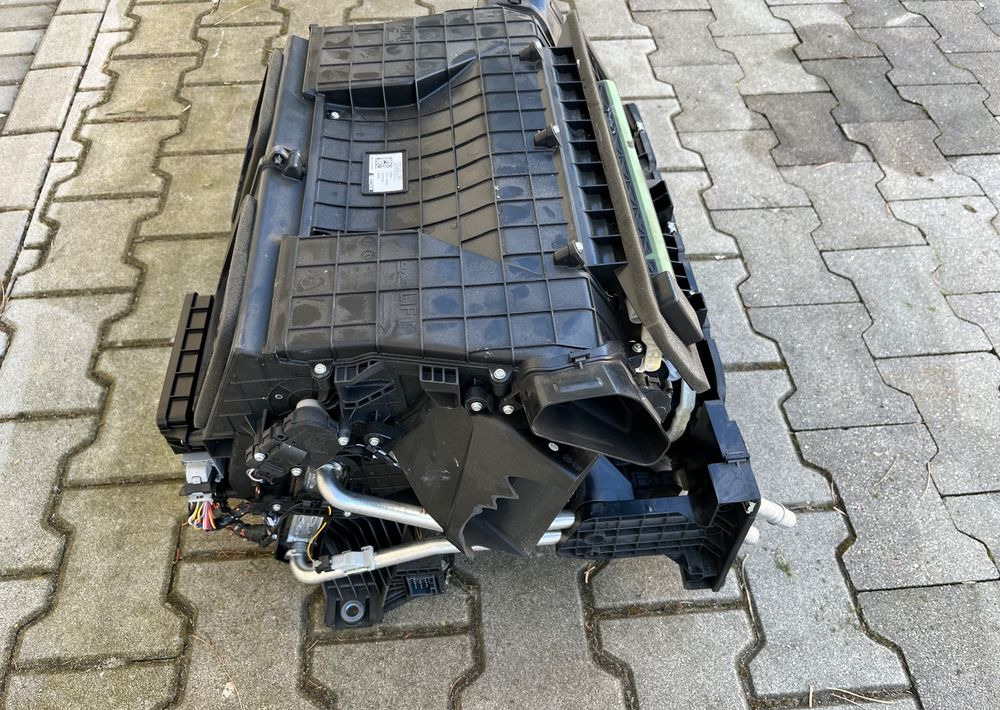 Nagrzewnica DAF XF 106 euro 6 lift dmuchawa - Šildymas/ Ventiliacija - Sunkvežimis: foto 4 Nagrzewnica DAF XF 106 euro 6 lift dmuchawa - Šildymas/ Ventiliacija - Sunkvežimis: foto 4