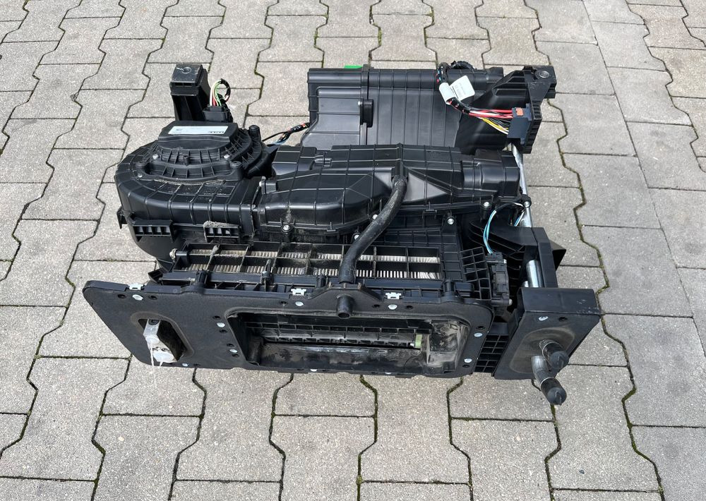 Nagrzewnica DAF XF 106 euro 6 lift dmuchawa - Šildymas/ Ventiliacija - Sunkvežimis: foto 1 Nagrzewnica DAF XF 106 euro 6 lift dmuchawa - Šildymas/ Ventiliacija - Sunkvežimis: foto 1