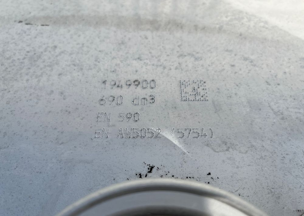 Zbiornik paliwa DAF XF CF 690 litrów bak - Degalų bakas - Sunkvežimis: foto 5 Zbiornik paliwa DAF XF CF 690 litrów bak - Degalų bakas - Sunkvežimis: foto 5