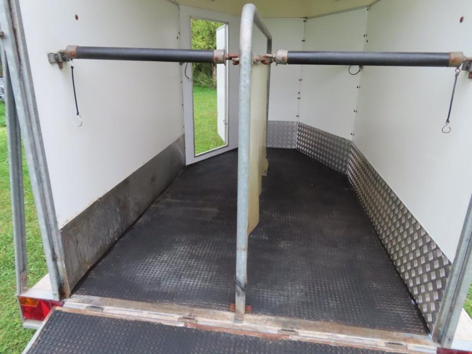 Vieh - Pferdeanhänger, PKW Anhänger, Henra, TÜV NEU - Priekaba žirgams vežti: foto 5 Vieh - Pferdeanhänger, PKW Anhänger, Henra, TÜV NEU - Priekaba žirgams vežti: foto 5