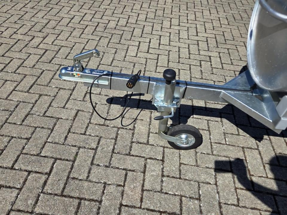 Wasserfass Verzinkt 600l Tränke Fahrgestell Beleuchtung - Cisterninė priekaba: foto 4 Wasserfass Verzinkt 600l Tränke Fahrgestell Beleuchtung - Cisterninė priekaba: foto 4