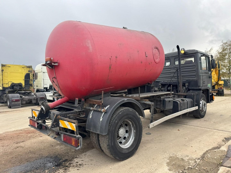 MAN 18.232 (8000 L / 6 CYLINDER WITH MANUAL PUMP / STEEL SUSPENSION) - Asenizatorius: foto 5 MAN 18.232 (8000 L / 6 CYLINDER WITH MANUAL PUMP / STEEL SUSPENSION) - Asenizatorius: foto 5