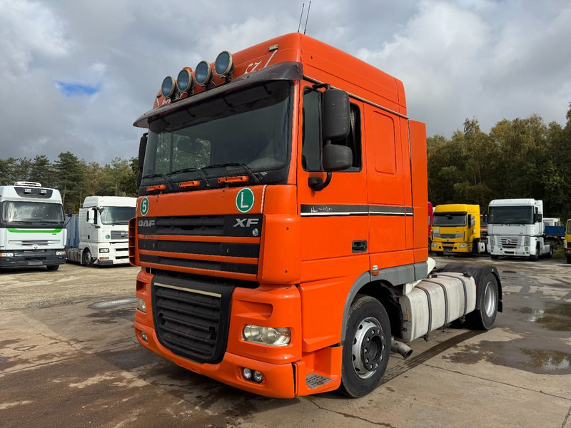 DAF 105 XF 460 Space Cab (MANUAL GEARBOX / BOITE MANUELLE) - Vilkikas: foto 1 DAF 105 XF 460 Space Cab (MANUAL GEARBOX / BOITE MANUELLE) - Vilkikas: foto 1