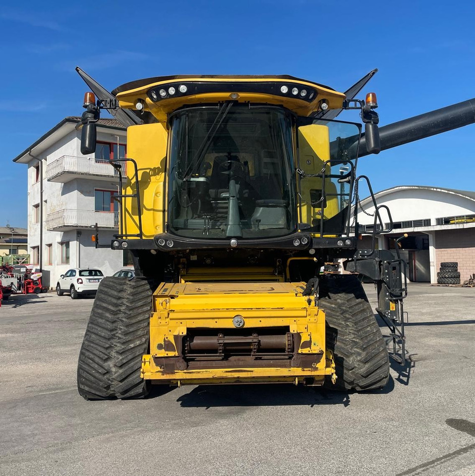 NEW HOLLAND MIETITREBBIA CR 9.90 - Derliaus nuėmimo kombainas: foto 3 NEW HOLLAND MIETITREBBIA CR 9.90 - Derliaus nuėmimo kombainas: foto 3