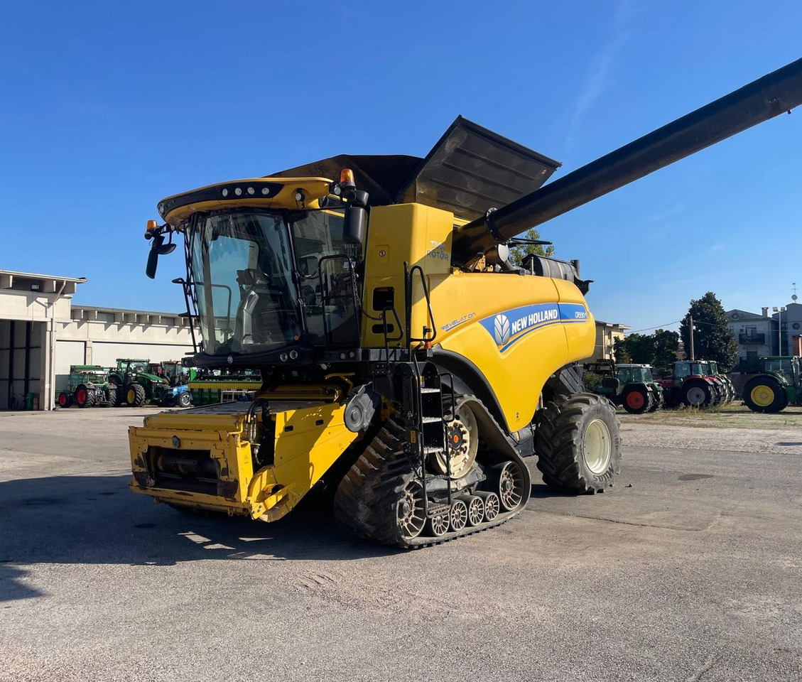 NEW HOLLAND MIETITREBBIA CR 9.90 - Derliaus nuėmimo kombainas: foto 1 NEW HOLLAND MIETITREBBIA CR 9.90 - Derliaus nuėmimo kombainas: foto 1