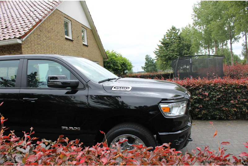 Dodge Ram Pick Up 1500 V8 Bighorn - Lengvasis automobilis: foto 2 Dodge Ram Pick Up 1500 V8 Bighorn - Lengvasis automobilis: foto 2