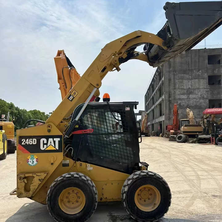 90% New Front Loader Tractor CAT 246D Skid Steer Loader / Used Cat 226B 246C 246d Mini Skid Steer Loader in Stock - Mini krautuvas: foto 1 90% New Front Loader Tractor CAT 246D Skid Steer Loader / Used Cat 226B 246C 246d Mini Skid Steer Loader in Stock - Mini krautuvas: foto 1