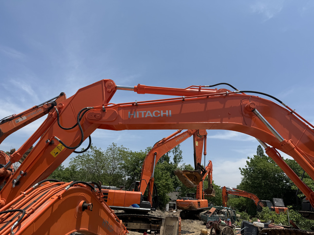 HITACHI 350-5g - Ratinis ekskavatorius: foto 1 HITACHI 350-5g - Ratinis ekskavatorius: foto 1
