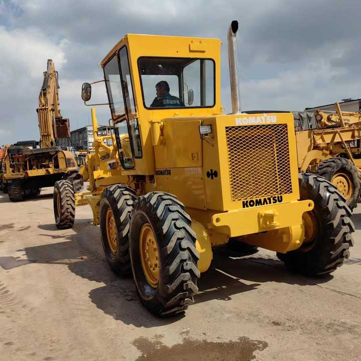 Japan Komatsu GD511 Motor Grader Cheap Price Komatsu Road Grader GD511 Good Condition in China - Greideris: foto 5 Japan Komatsu GD511 Motor Grader Cheap Price Komatsu Road Grader GD511 Good Condition in China - Greideris: foto 5