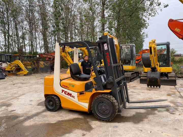 Japanese Forklifts Telehandler Used TCM Forklift Diesel Forklift 3Ton Pallet Truck - Šakinis krautuvas: foto 4 Japanese Forklifts Telehandler Used TCM Forklift Diesel Forklift 3Ton Pallet Truck - Šakinis krautuvas: foto 4