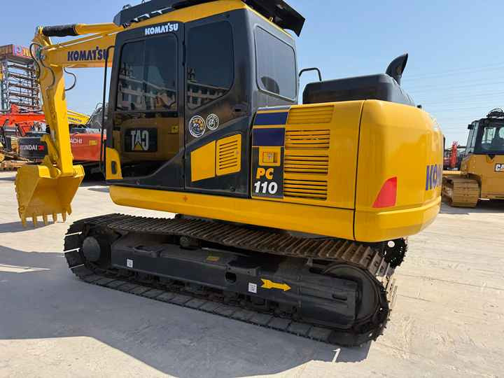 Low Shipping Mini Used Excavator Construction Machine Used komatsu Pc110 - Vikšrinis ekskavatorius: foto 2 Low Shipping Mini Used Excavator Construction Machine Used komatsu Pc110 - Vikšrinis ekskavatorius: foto 2