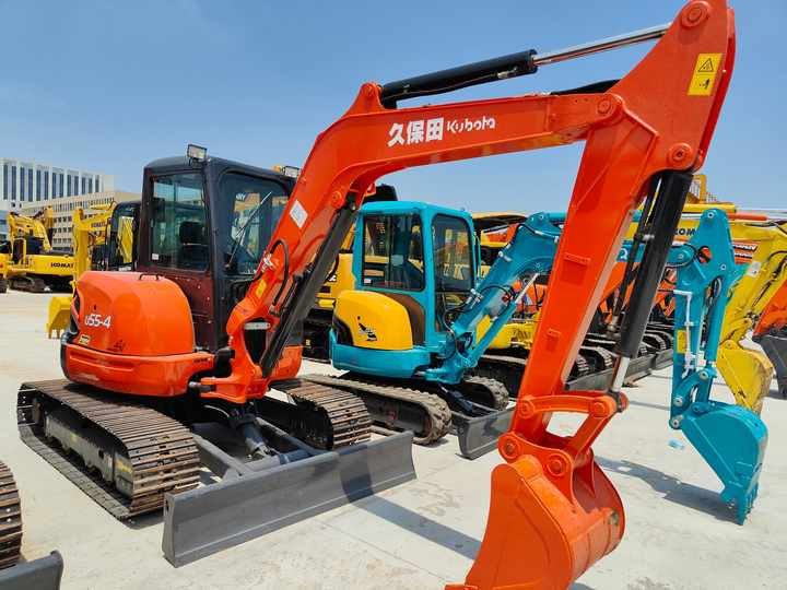 Perfect Condition Kubota U55-4 Japan Brand Mini Excavator with Pusher for Sale 90% Brand New Mini Kubota U25 35 55 5tons - Ekskavatorius: foto 4 Perfect Condition Kubota U55-4 Japan Brand Mini Excavator with Pusher for Sale 90% Brand New Mini Kubota U25 35 55 5tons - Ekskavatorius: foto 4