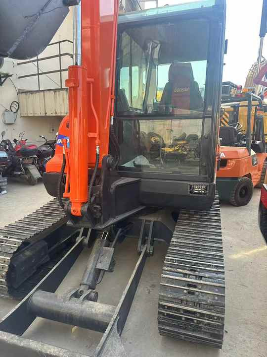 Second Hand Doosan Dx-60 Excavator for Sale - Vikšrinis ekskavatorius: foto 4 Second Hand Doosan Dx-60 Excavator for Sale - Vikšrinis ekskavatorius: foto 4