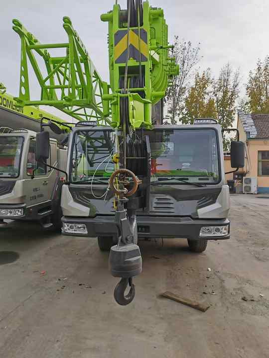 Second Hand ZOOMLION 25 Ton ZTC250V531 30 Ton ZTC300V532 70 Ton ZTC700H6 Hydraulmic Mobile Truck Crane on Sale - Autokranas: foto 2 Second Hand ZOOMLION 25 Ton ZTC250V531 30 Ton ZTC300V532 70 Ton ZTC700H6 Hydraulmic Mobile Truck Crane on Sale - Autokranas: foto 2