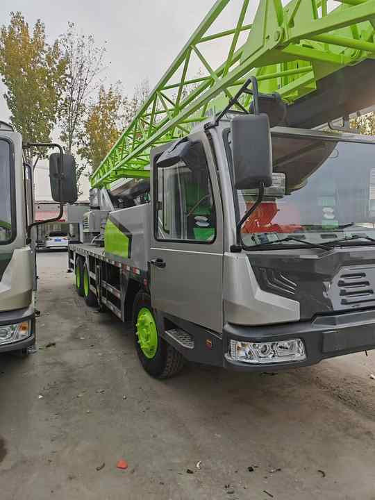 Second Hand ZOOMLION 25 Ton ZTC250V531 30 Ton ZTC300V532 70 Ton ZTC700H6 Hydraulmic Mobile Truck Crane on Sale - Autokranas: foto 3 Second Hand ZOOMLION 25 Ton ZTC250V531 30 Ton ZTC300V532 70 Ton ZTC700H6 Hydraulmic Mobile Truck Crane on Sale - Autokranas: foto 3