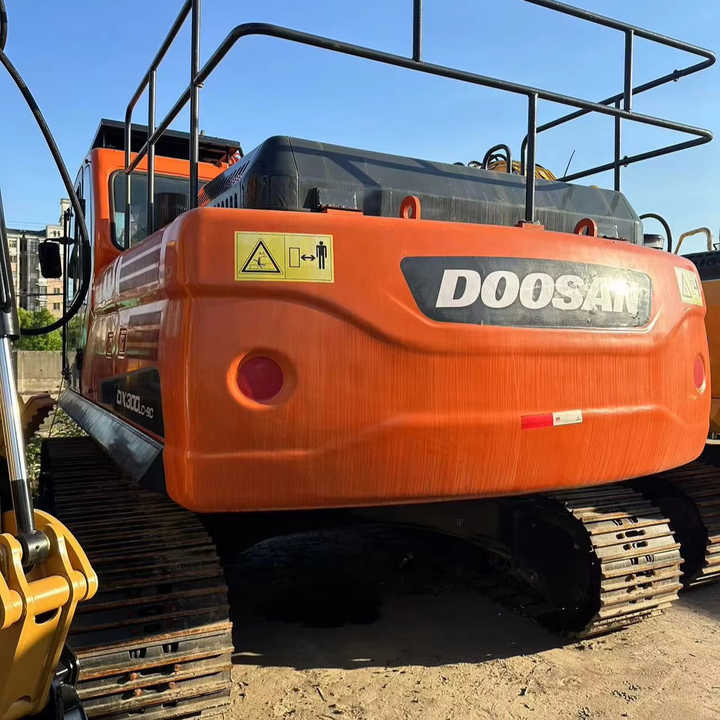 Used Digger DOOSAN DX300 Construction Machinery Construction Digger Used DOOSAN DX300 Cheap Excavator - Vikšrinis ekskavatorius: foto 1 Used Digger DOOSAN DX300 Construction Machinery Construction Digger Used DOOSAN DX300 Cheap Excavator - Vikšrinis ekskavatorius: foto 1