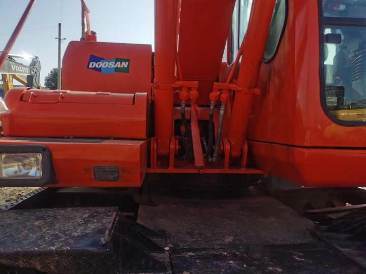 Used Digger Doosan Dh150w-7 Construction Machinery Construction Digger Used Doosan Dh150w-7 Cheap Excavator - Vikšrinis ekskavatorius: foto 4 Used Digger Doosan Dh150w-7 Construction Machinery Construction Digger Used Doosan Dh150w-7 Cheap Excavator - Vikšrinis ekskavatorius: foto 4