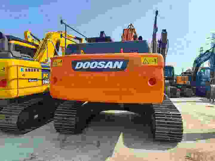 Used Doosan DX300, its original quality has withstood the test. It offers high - efficiency operation at a lower cost.Hard work. - Vikšrinis ekskavatorius: foto 3 Used Doosan DX300, its original quality has withstood the test. It offers high - efficiency operation at a lower cost.Hard work. - Vikšrinis ekskavatorius: foto 3