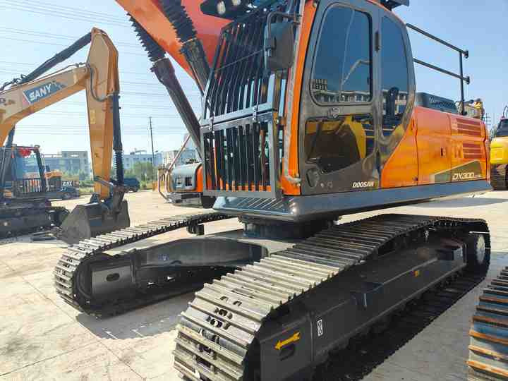Used Doosan DX300LC-9C Excavator with Little Time Used in Excellent Condition Korea Brand Doosan 30 Tons Excavator for Sale - Vikšrinis ekskavatorius: foto 2 Used Doosan DX300LC-9C Excavator with Little Time Used in Excellent Condition Korea Brand Doosan 30 Tons Excavator for Sale - Vikšrinis ekskavatorius: foto 2