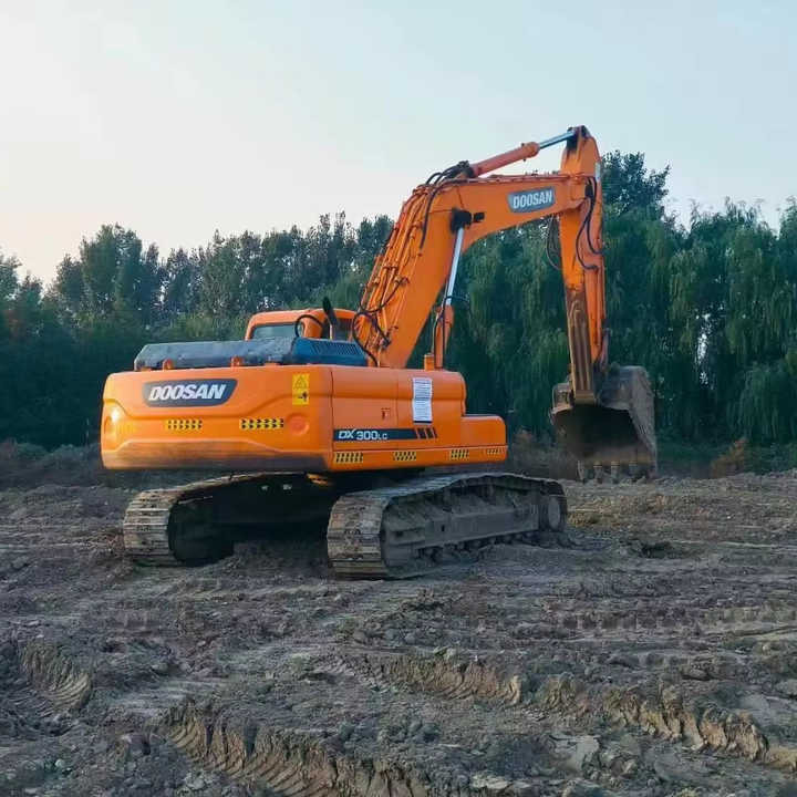 Used Doosan Dx300LC Model Excavator Second Hand Machine Popular Brand Korean Doosan Hydraulic Machinery - Vikšrinis ekskavatorius: foto 1 Used Doosan Dx300LC Model Excavator Second Hand Machine Popular Brand Korean Doosan Hydraulic Machinery - Vikšrinis ekskavatorius: foto 1