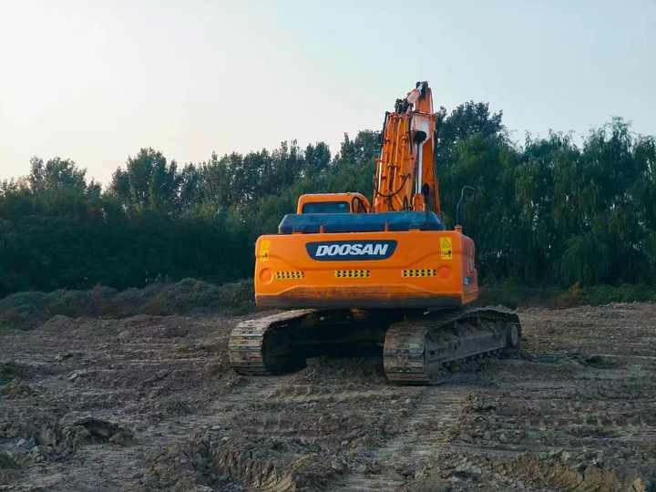 Used Doosan Dx300LC Model Excavator Second Hand Machine Popular Brand Korean Doosan Hydraulic Machinery - Vikšrinis ekskavatorius: foto 3 Used Doosan Dx300LC Model Excavator Second Hand Machine Popular Brand Korean Doosan Hydraulic Machinery - Vikšrinis ekskavatorius: foto 3