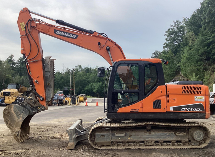 Used Excavator Doosan DX140 Excavators Mini Equipment Earth Moving Machinery Doosan Digger Excavator for Sale - Vikšrinis ekskavatorius: foto 3 Used Excavator Doosan DX140 Excavators Mini Equipment Earth Moving Machinery Doosan Digger Excavator for Sale - Vikšrinis ekskavatorius: foto 3