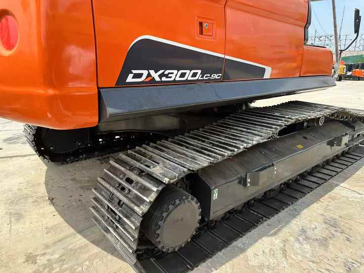 Used Excavator Doosan DX300 Excavators Mini Equipment Earth Moving Machinery Doosan Digger Excavator for Sale - Ekskavatorius: foto 5 Used Excavator Doosan DX300 Excavators Mini Equipment Earth Moving Machinery Doosan Digger Excavator for Sale - Ekskavatorius: foto 5